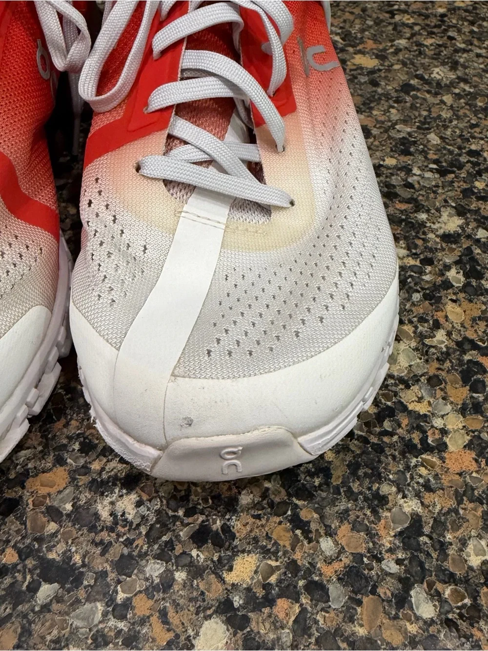 On Cloud Running Shoes in Red-White Gradient ladies 7